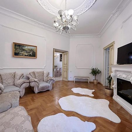 GoldenapartmentЛвив Екстериор снимка